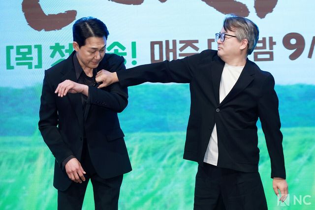 배우 박성웅, 이서환이 25일 서울 구로구 더 세인트 호텔에서 진행된 KBS 2TV 새 미니시리즈 ‘심우면 연리리’(극본 송정림/연출 최연수) 제작발표회에서 포즈를 취하고 있다. 사진=김규빈 기자