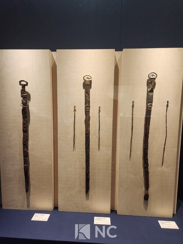 Decorated sword excavated from the Geumseong-myeon tumuli in Uiseong. Photo by News Culture.