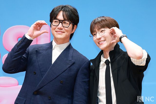 가수 성시경과 밴드 멜로망스 정동환. 사진=김규빈 기자