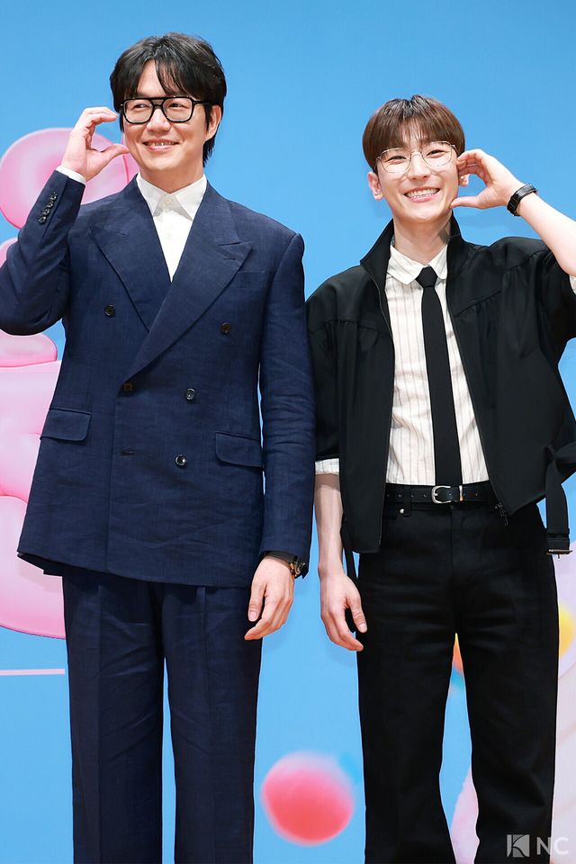 가수 성시경과 밴드 멜로망스 정동환. 사진=김규빈 기자