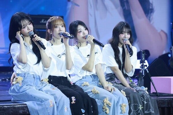 QWER. Photo by Tamago Production.