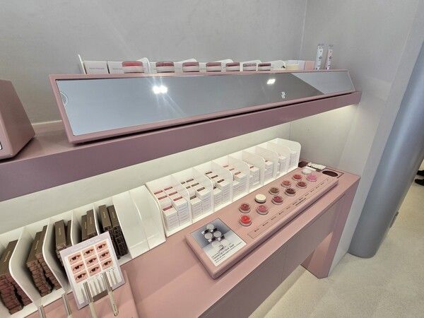 30일 서울 성동구 성수동 연무장길에서는 ‘하트퍼센트’(대표 최준영)의 첫 플래그십 스토어 개관을 기념하는 미디어데이가 열렸다.&nbsp;