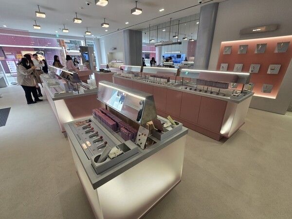 30일 서울 성동구 성수동 연무장길에서는 ‘하트퍼센트’(대표 최준영)의 첫 플래그십 스토어 개관을 기념하는 미디어데이가 열렸다.&nbsp;