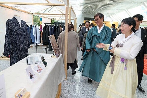 한복문화주간 ‘찾아가는 한복상점, 국회 홍보관’ 개막식. 사진=문화체육관광부