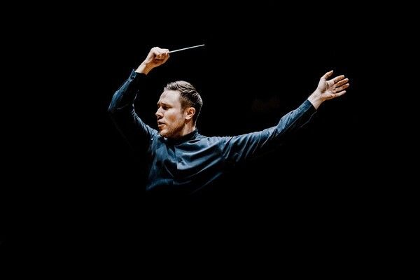 지휘 로베르토 곤잘레스-몬하스 (Copyright Marco Borggreve)