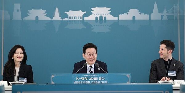 President Lee Jae-myung listens to remarks during the expanded National Tourism Strategy Meeting held at the presidential office on Feb. 25. Photo by Yonhap News.