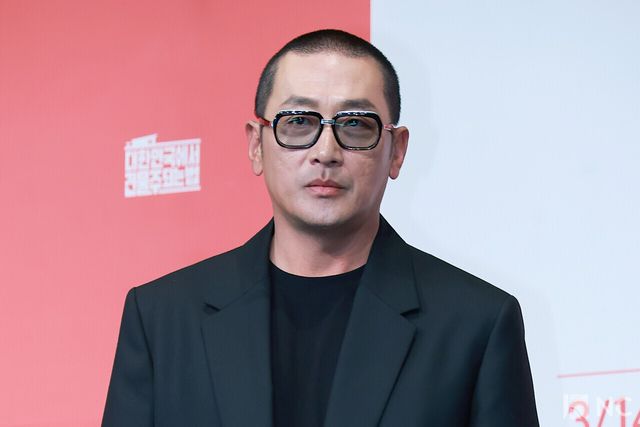 배우 하정우가 9일 오후 서울 구로구 더 링크호텔에서 진행된 tvN 새 토일드라마 ‘대한민국에서 건물주 되는 법’(극본 오한기/연출 임필성) 제작발표회에서 포즈를 취하고 있다. 사진=김규빈 기자