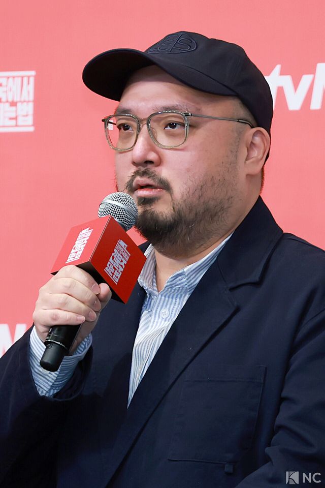 임필성 감독이 9일 오후 서울 구로구 더 링크호텔에서 진행된 tvN 새 토일드라마 ‘대한민국에서 건물주 되는 법’(극본 오한기/연출 임필성) 제작발표회에서 소감을 말하고 있다. 사진=김규빈 기자