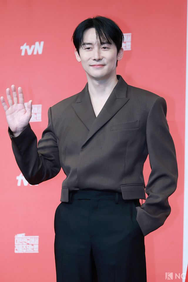 배우 김준한이 9일 오후 서울 구로구 더 링크호텔에서 진행된 tvN 새 토일드라마 ‘대한민국에서 건물주 되는 법’(극본 오한기/연출 임필성) 제작발표회에서 포즈를 취하고 있다. 사진=김규빈 기자