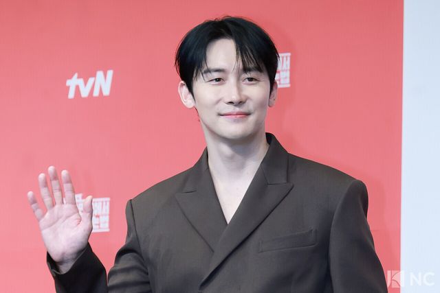 배우 김준한이 9일 오후 서울 구로구 더 링크호텔에서 진행된 tvN 새 토일드라마 ‘대한민국에서 건물주 되는 법’(극본 오한기/연출 임필성) 제작발표회에서 포즈를 취하고 있다. 사진=김규빈 기자