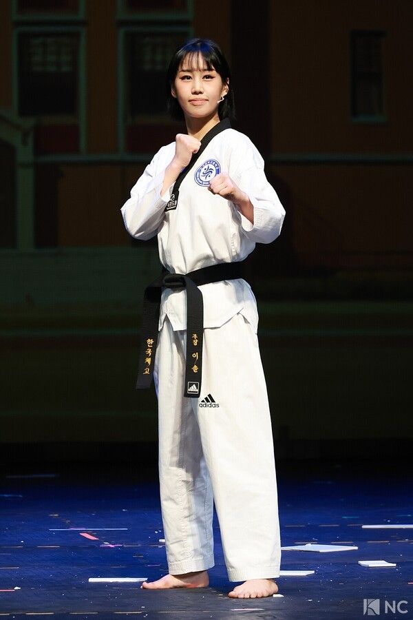 Taekwondo performer and musical actor Um Ji-min. Photo by Kim Gyubin.