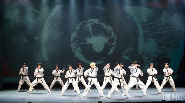 Musical actors Lim Dong-seop, Kim Jong-nyeon, Um Ji-min, Jung Eo-jin, Kim Bom-nari, Ahn Jun-hyuk and taekwondo performers. Photo by Kim Gyubin.