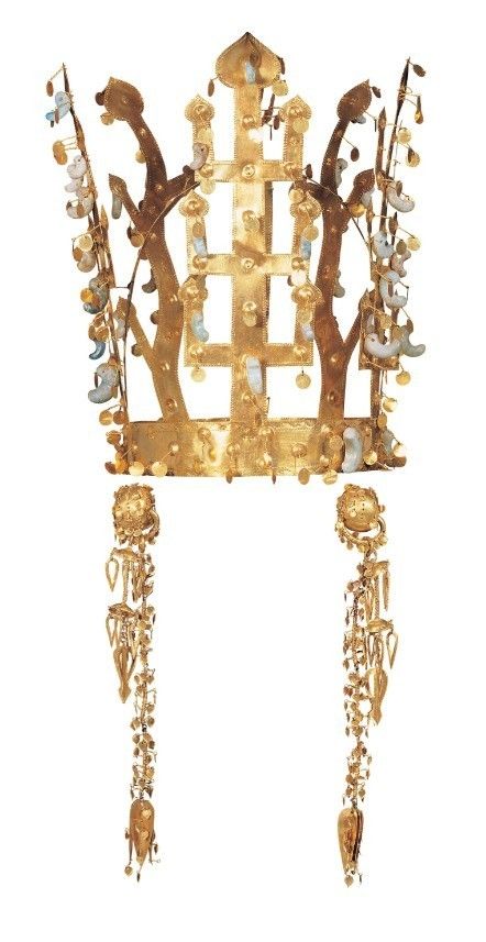 Gold crown excavated from Seobongchong (late 5th century). Photo by e-Museum.