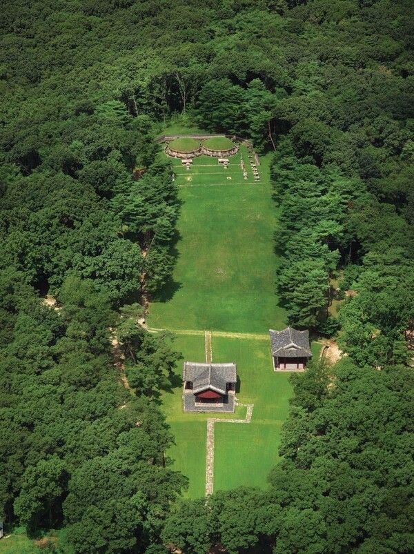 Aerial view of Heolleung. Photo by National Research Institute of Cultural Heritage.