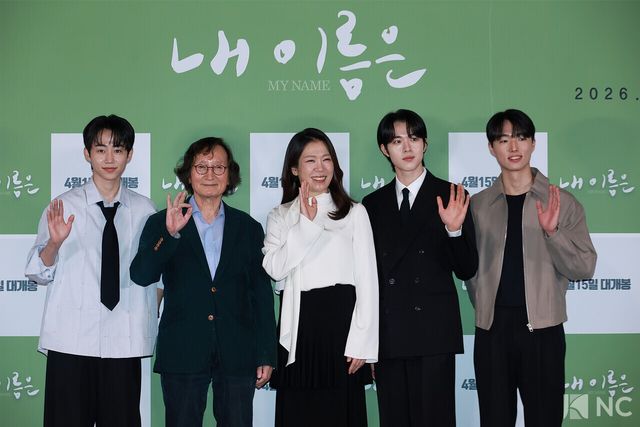 배우 박지빈, 염혜란, 신우빈, 최준우와 정지영 감독. 사진=김규빈 기자