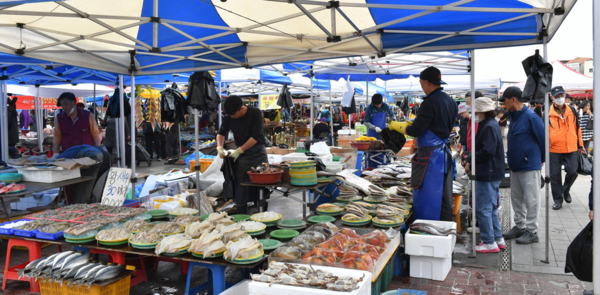 Moran Market in Seongnam. Photo by Seongnam Culture & Tourism.