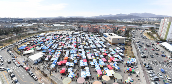 Moran Market in Seongnam. Photo by Seongnam Culture & Tourism.