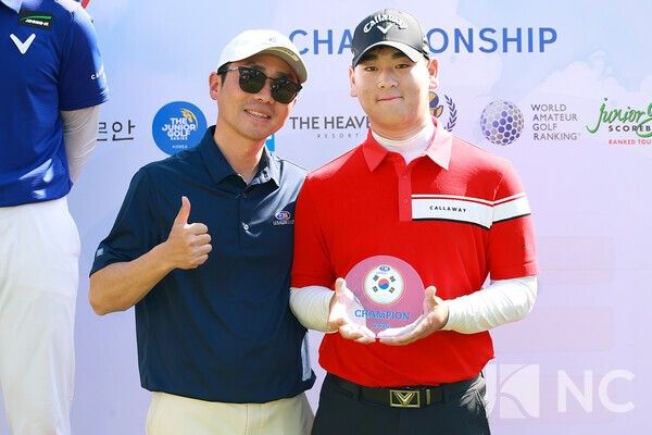 24일 경기 안산 대부도 더헤븐CC에서 ‘2026 유에스 키즈 골프 코리안 챔피언십(U.S. Kids Golf Korean Championship)’ 시상식. 좌측부터 김준길 BM글로벌골프 대표와 임태영. 사진=김규빈 기자