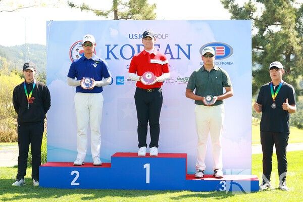 24일 경기 안산 대부도 더헤븐CC에서 ‘2026 유에스 키즈 골프 코리안 챔피언십(U.S. Kids Golf Korean Championship)’ 시상식. 좌측부터 박재현, 임태영, 김민상.. 사진=김규빈 기자