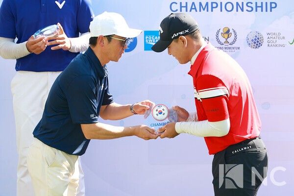 24일 경기 안산 대부도 더헤븐CC에서 ‘2026 유에스 키즈 골프 코리안 챔피언십(U.S. Kids Golf Korean Championship)’ 시상식. 좌측부터 김준길 BM글로벌골프 대표와 임태영. 사진=김규빈 기자
