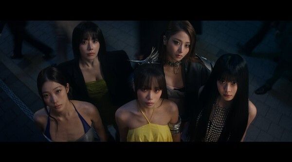 LE SSERAFIM. Photo by Source Music.