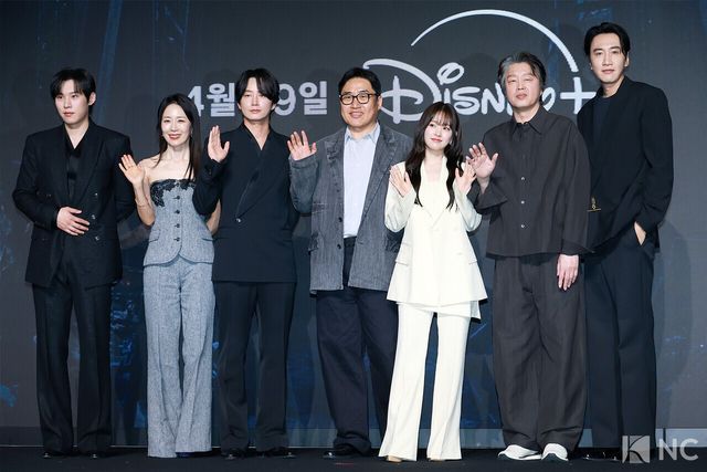 배우 김성철, 문정희, 이현욱, 박보영, 김희원, 이광수와 김성훈 감독. 사진=김규빈 기자