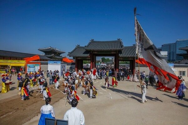 길놀이 - 흥례문 광장 가득 메운 흥겨운 가락. 사진=국가유산진흥원
