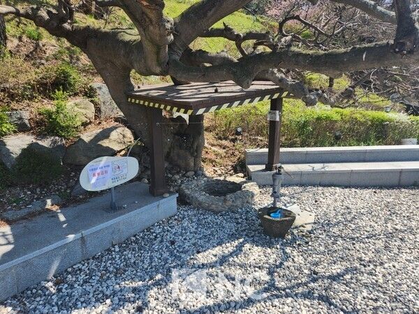 우물 쉼터 모습. 지금은 식수원으로 쓰지 않는다. 사진=뉴스컬처