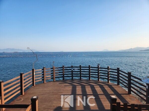 전망대 모습. 다도해의 절경이 펼쳐진다. 사진=뉴스컬처