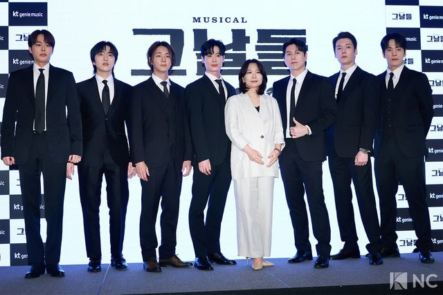 배우 유선호, 산들, 윤시윤, 박규원, 류수영, 최진혁, 김정현과 장유정 연출가. 사진=김규빈 기자