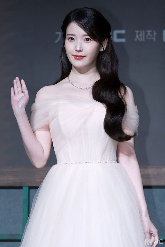 가수 겸 배우 아이유. 사진=김규빈 기자