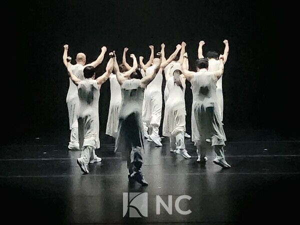 “Shinmyeong_The Living Body” performance at the Intangible Heritage Creation Lab showcase. Photo by News Culture.