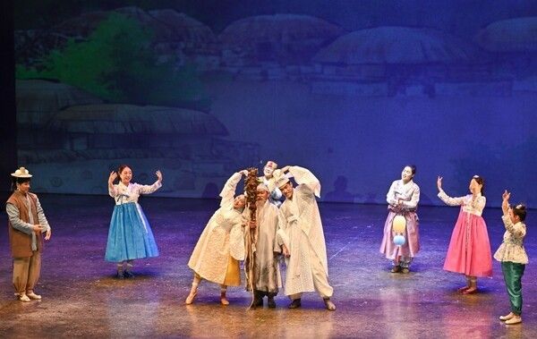 정선군립아리랑예술단 토요상설공연 모습. 사진=정선아리랑문화재단 홈페이지