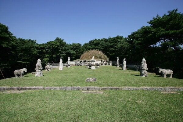 Geonwolleung burial mound at Donggureung, Guri. Photo by Cultural Heritage Administration National Heritage Portal.