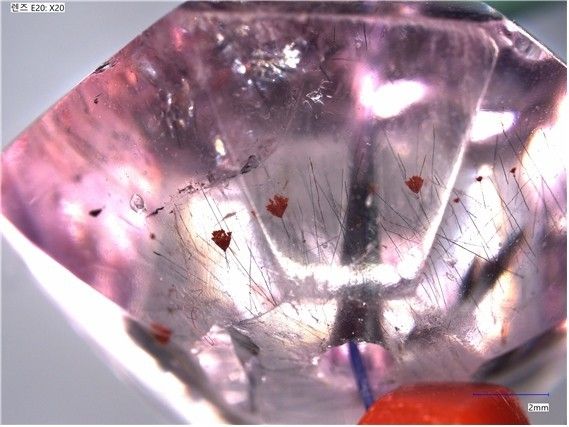 Amethyst internal impurities. Photo by Gimhae National Museum.