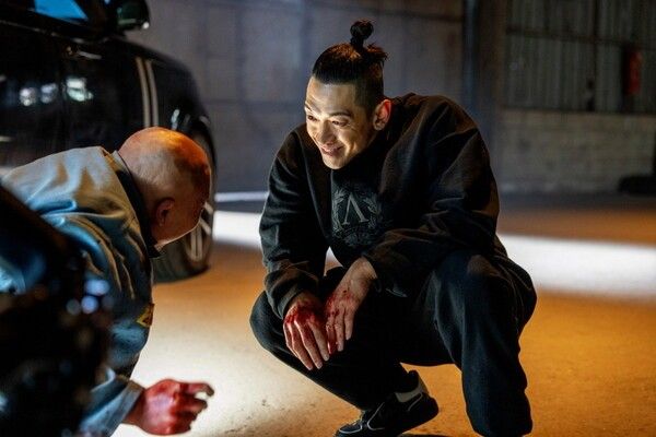 최근 넷플릭스 오리지널 시리즈 '사냥개들' 시즌2(이하 '사냥개들2')의 백정 역을 맡은 정지훈과 인터뷰를 가졌다. 사진=넷플릭스