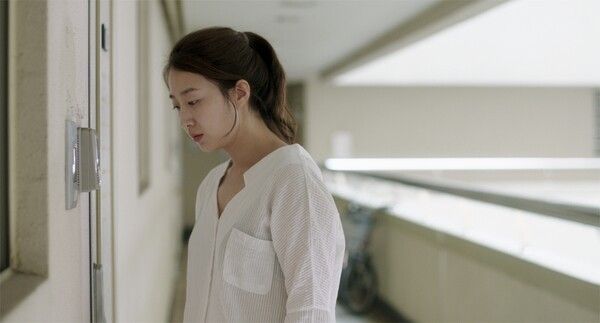Still from Tropical Night. Photo by Naver Movie DB.