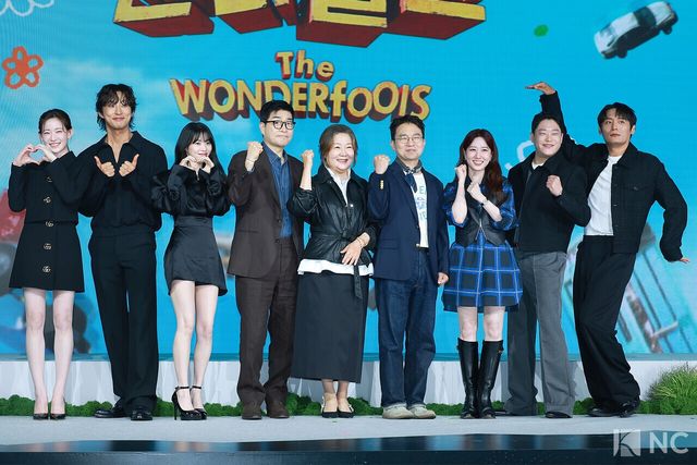 배우 최윤지, 배나라, 정이서, 손현주, 김해숙, 박은빈, 임성재, 최대훈과 유인식 감독. 사진=김규빈 기자