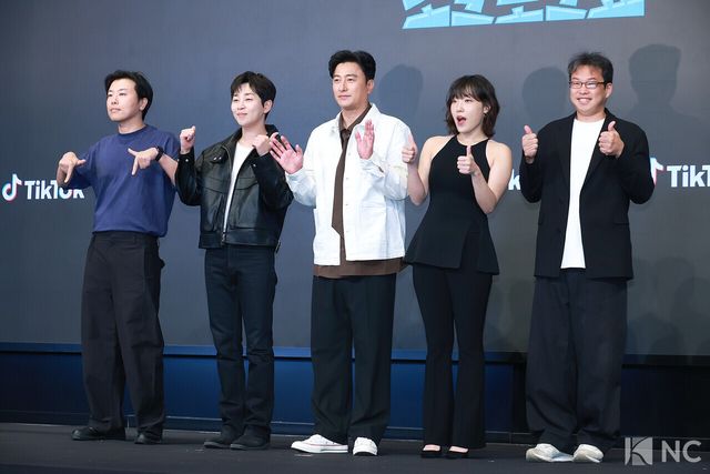김동욱 PD, 가수 딘딘, 스포츠 해설가 안정환, 방송인 이은지, 윤철 틱톡 뉴스&스포츠 총괄. 사진=김규빈 기자