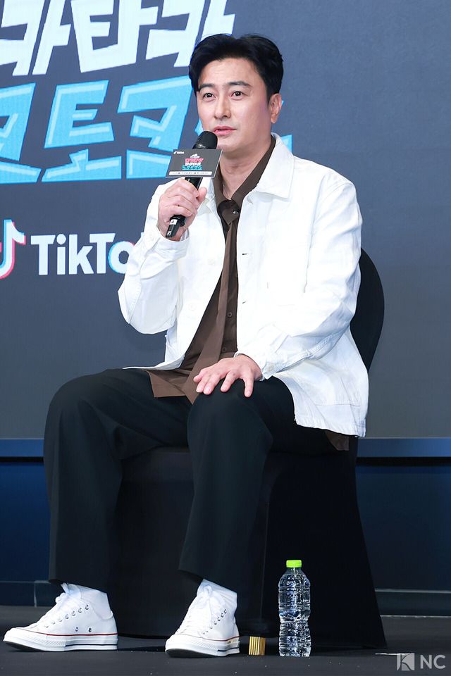 스포츠 해설가 안정환. 사진=김규빈 기자