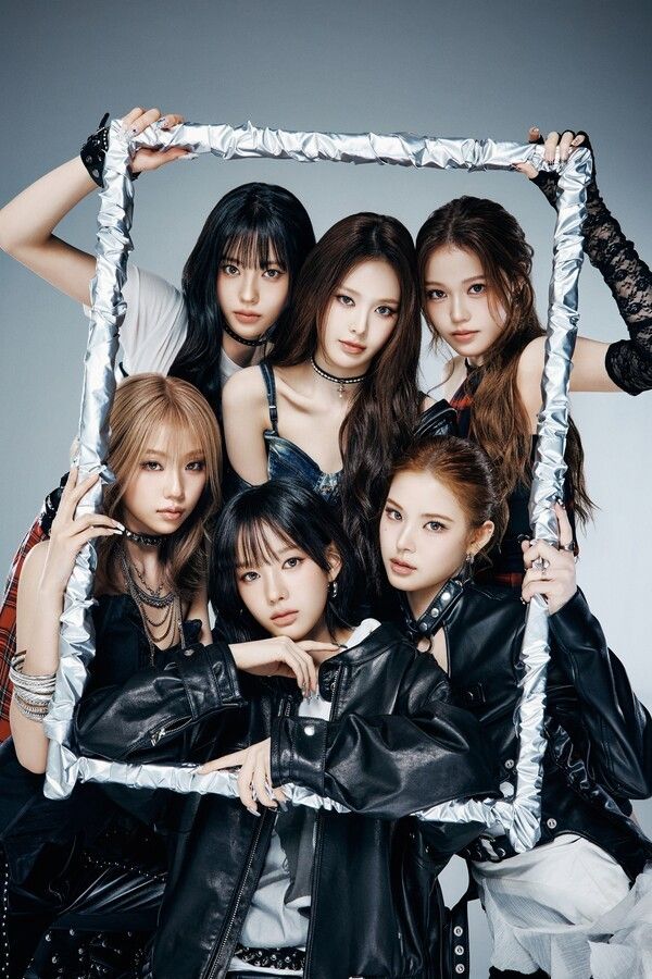 이즈나. 사진=웨이크원
