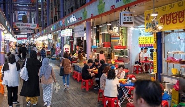 부산깡통시장 전경. 사진=부산관광공사