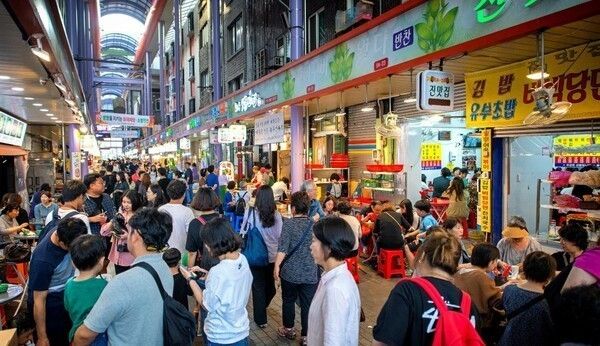 Bupyeong Kkangtong Market in Busan. Photo by Busan Tourism Organization.