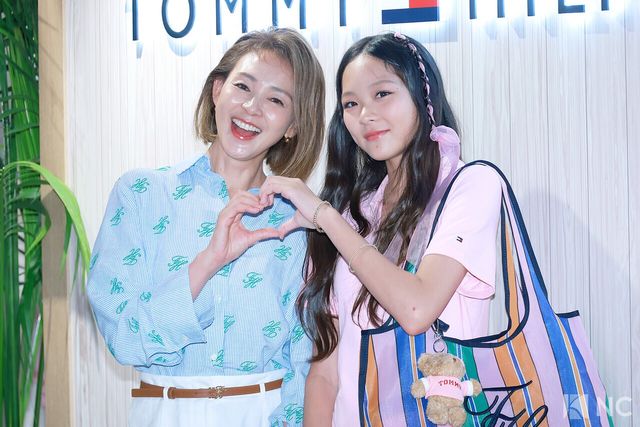 모델 야노 시호와 딸 추사랑. 사진=김규빈 기자