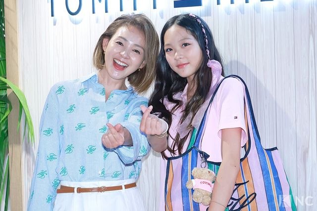 모델 야노 시호와 딸 추사랑. 사진=김규빈 기자