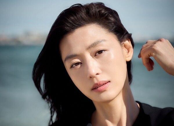Jun Ji-hyun in The Great Flood. Photo by Showbox.