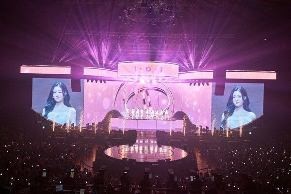 I.O.I. Photo by Swing Entertainment.