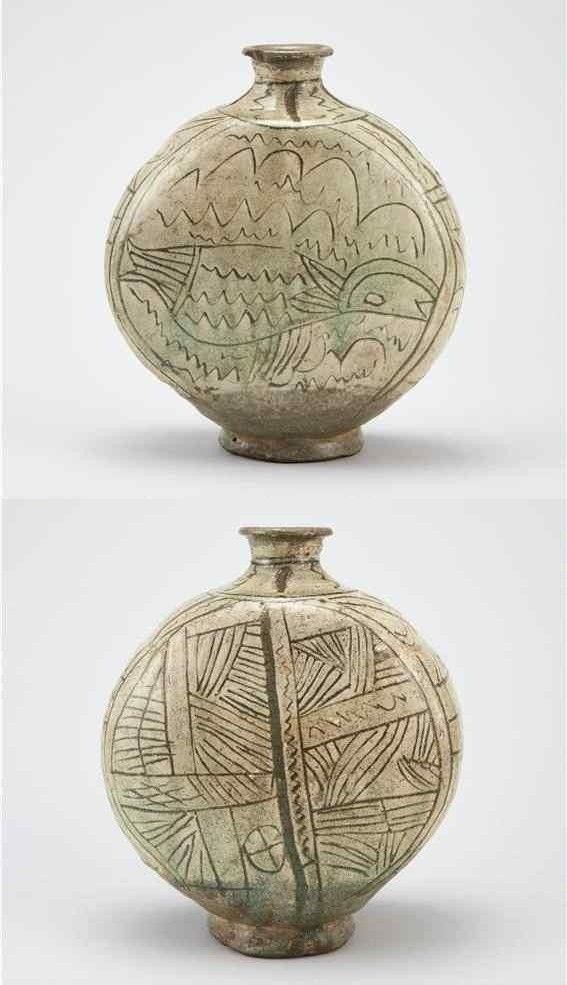 Buncheong Flat Bottle with Incised Fish and Line Design. Photo by Korea Heritage Service
