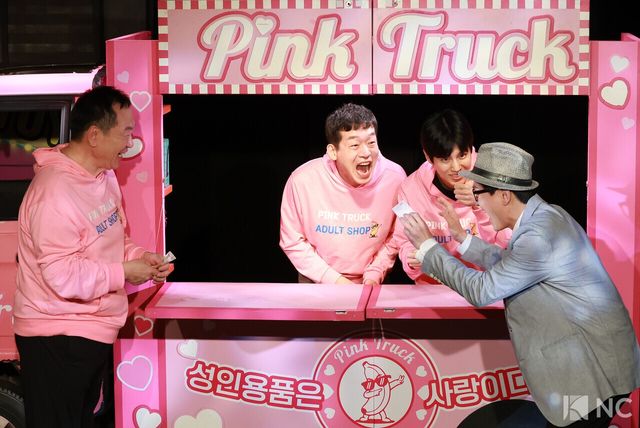 배우 박상면, 조재룡, 이수웅과 '핑크트럭' 배우들. 사진=김규빈 기자