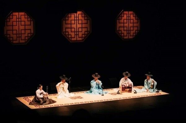 Performance by the Gyeonggi Sinawi Preservation Society. Photo by Culture Portal.